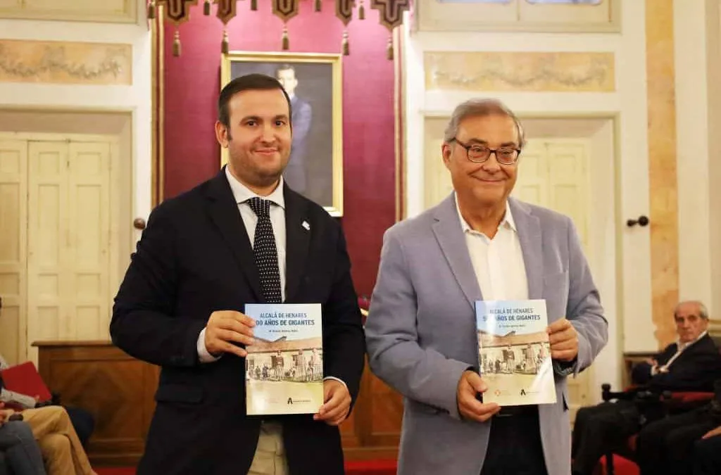 Presentación del libro «Alcalá de Henares. 500 años de gigantes», por M. Vicente Sánchez Moltó Presentación del libro «Alcalá de Henares. 500 años de gigantes», por M. Vicente Sánchez Moltó
